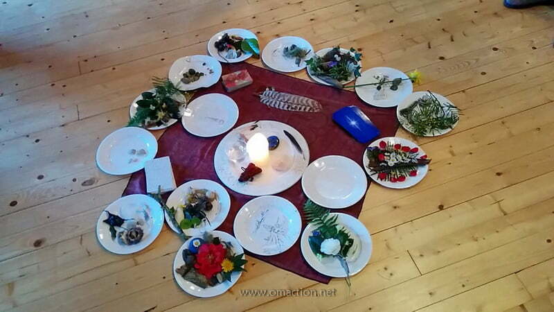 Centre de salle avec les créations des participants