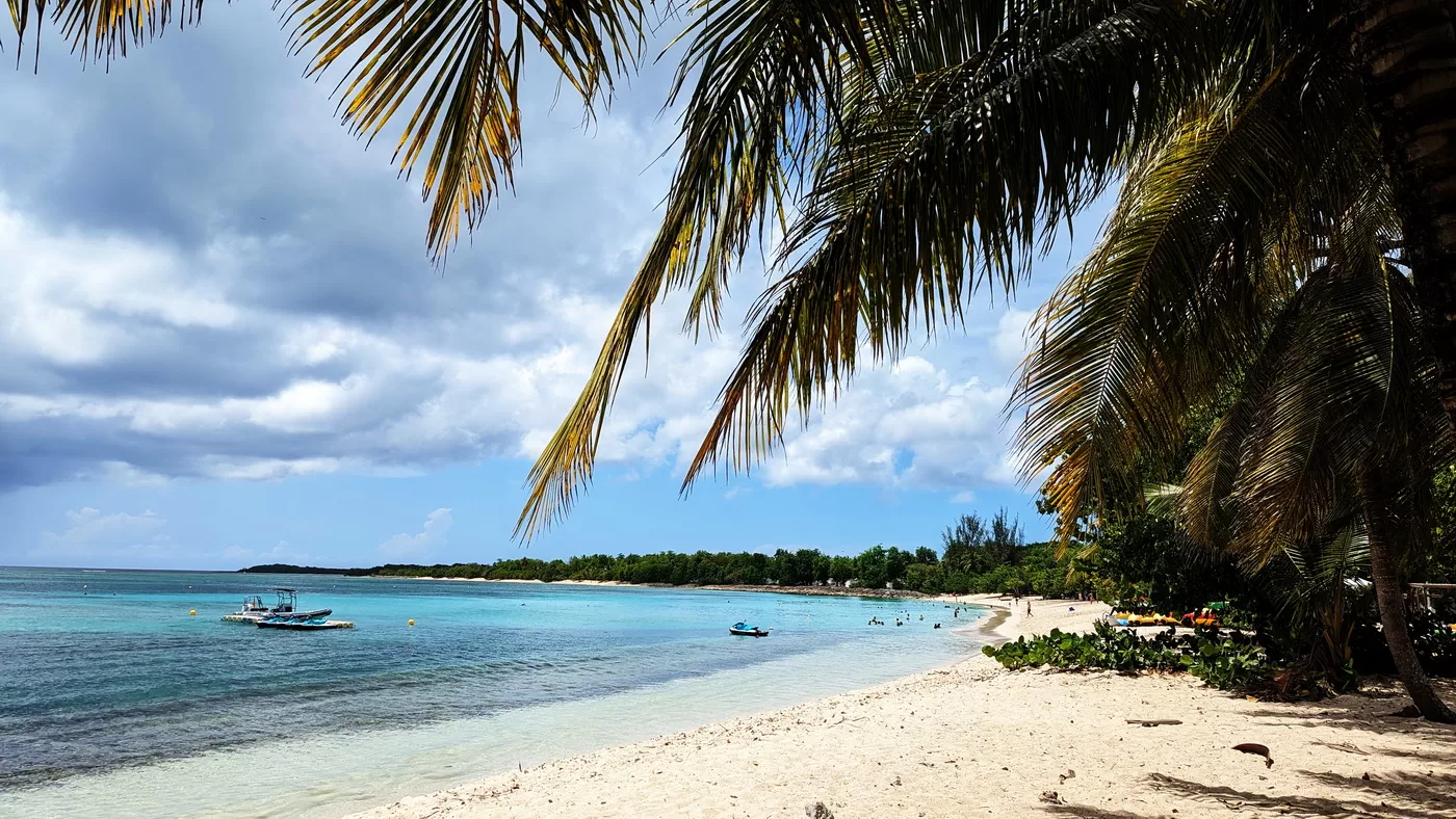 La mer, qu&rsquo;on voit danser… en Guadeloupe